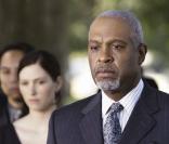 Dr Richard Webber à l'enterrement de O'Malley (saison 6 de Grey's Anatomy)