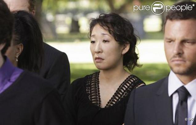 Dr Cristina Yang à l'enterrement de O'Malley (saison 6 de Grey's Anatomy)