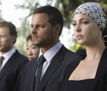 Dr Alex Karev et Izzie Stevens à l'enterrement de O'Malley (saison 6 de Grey's Anatomy)