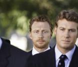 Dr Owen Hunt à l'enterrement de O'Malley (saison 6 de Grey's Anatomy)