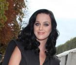 Katy Perry au défilé Karl Lagerfeld dans l'espace éphémère des Tuileries lors de la Fashion Week parisienne le 4 octobre 2009