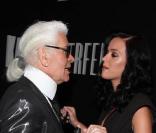 Karl Lagerfeld et Katy Perry au défilé Karl Lagerfeld dans l'espace éphémère des Tuileries lors de la Fashion Week parisienne le 4 octobre 2009