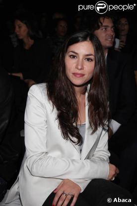 Olivia Ruiz au défilé Karl Lagerfeld dans l'espace éphémère des Tuileries lors de la Fashion Week parisienne le 4 octobre 2009