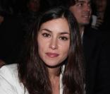Olivia Ruiz au défilé Karl Lagerfeld dans l'espace éphémère des Tuileries lors de la Fashion Week parisienne le 4 octobre 2009