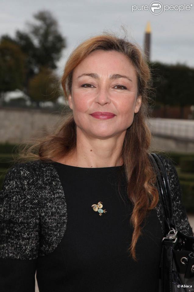 Catherine Frot au défilé Karl Lagerfeld dans l'espace éphémère des Tuileries lors de la Fashion Week parisienne le 4 octobre 2009