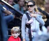 Sarah Jessica Parker se balade avec une de ses jumelles et son fils
