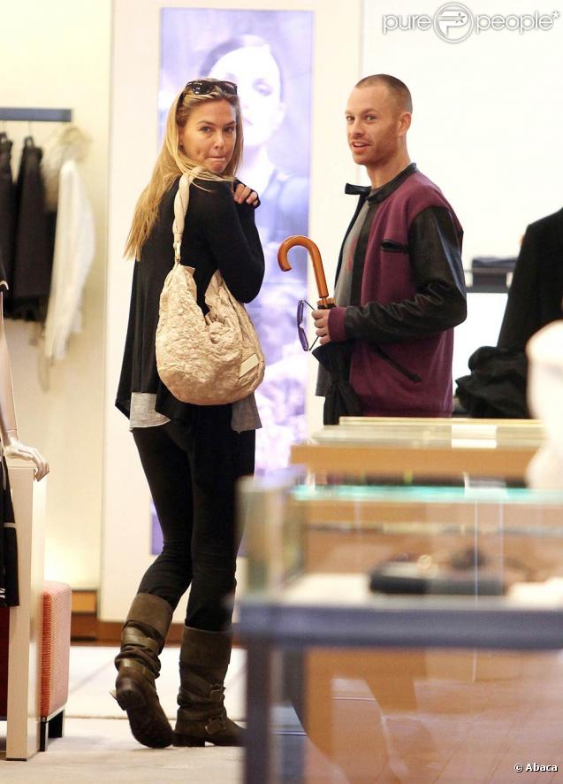La belle Bar Refaeli en séance shopping, dans le quartier de West Village, à New York, en octobre 2009 !