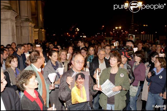 Près de 500 anonymes se sont joints à Jane Birkin pour soutenir la dissidente birmane ! 