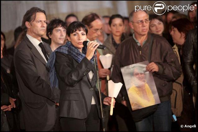 La première adjointe à la Mairie de Paris, Anne Hidalgo, a pris la parole pour affirmer le soutien de la ville à la cause birmane. 
