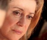 L'actrice Catherine Deneuve se fait plutôt rare, mais n'hésite pas quand la situation s'impose à répondre présent. 