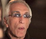 Gérard Darmon est un Enfoiré pour les Restos du coeur et un soutien pour Aung San Suu Kyi. 