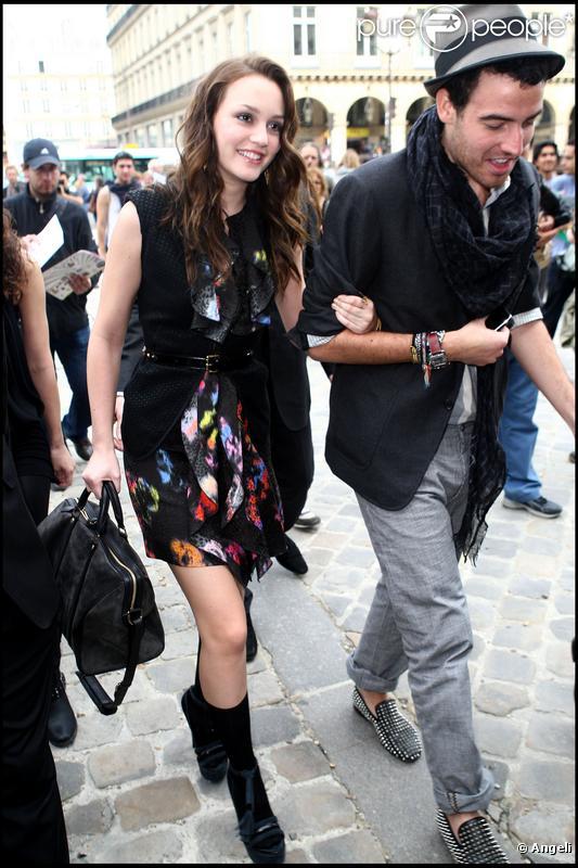 Leighton Meester sortant du défilé Louis Vuitton, le 7 octobre 2009