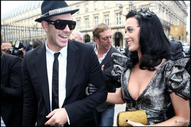 Katy Perry sortant du défilé Louis Vuitton, le 7 octobre 2009