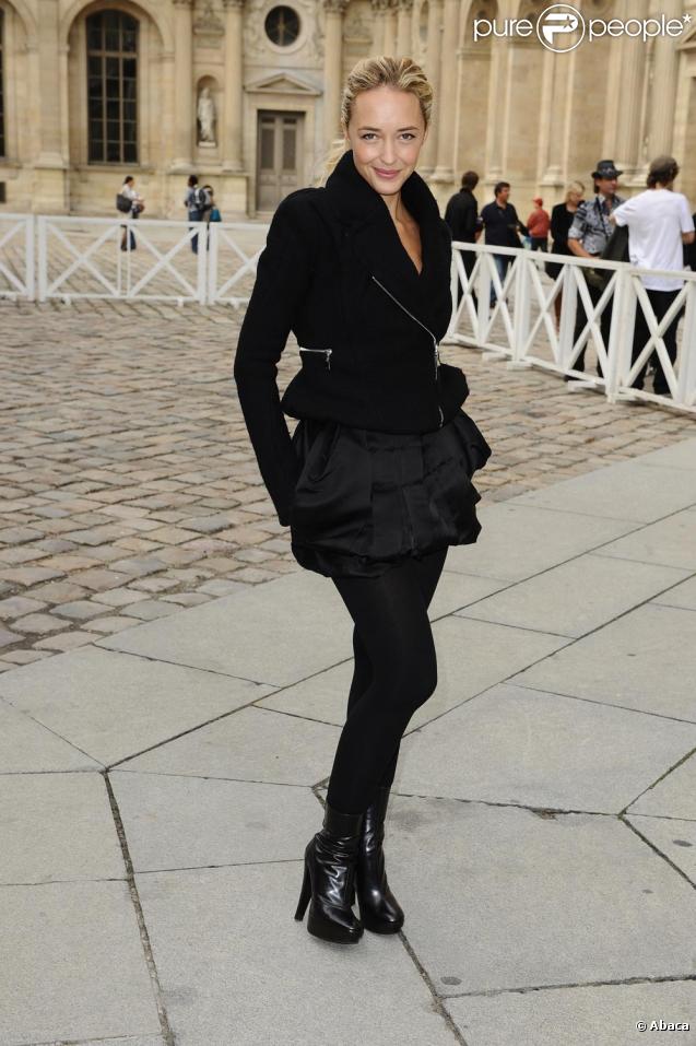 Hélène de Fougerolles au défilé Vuitton à Paris