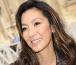Michelle Yeoh au défilé Vuitton à Paris