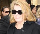 Catherine Deneuve au défilé Vuitton à Paris