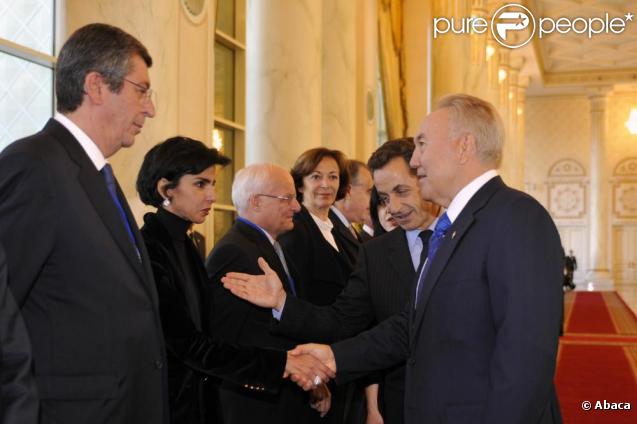 Rachida Dati, venue au Kazakhstan avec Nicolas Sarkozy, salue le président Noursoultan Nazarbaev. 06/10/09 