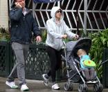 Naomi Watts et son mari Liev Schreiber vont chercher leur fils Alexander Pete, 2 ans, à l'école à New York