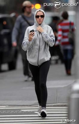 Naomi Watts et son mari Liev Schreiber vont chercher leur fils Alexander Pete, 2 ans, à l'école à New York