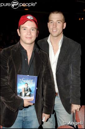 Stephen Gately     et son ami  Andrew Coles qu'il a épousé en 2003 et dont le mariage a été régularisé en 2006 en Angleterre