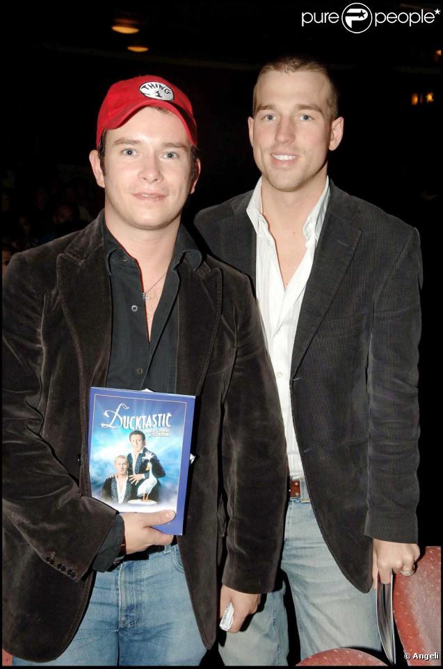 Stephen Gately     et son ami  Andrew Coles qu'il a épousé en 2003 et dont le mariage a été régularisé en 2006 en Angleterre