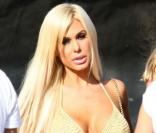 Shauna Sand, dans la tourmente... Regardez-la tenter de sauver la face en jouant la mère modèle ! (réactualisé)