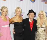 Hugh Hefner, Kristina, Karissa et Crystal lors de la soirée des Fox Reality Channel Really Awards au Misc Box à Hollywood le 13 octobre 2009