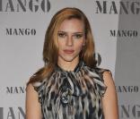 Scarlett Johansson en Allemagne à Munich pour la promotion de la marque de prêt-à-porter Mango le 15 octobre 2009 : un look sage mais élégant 