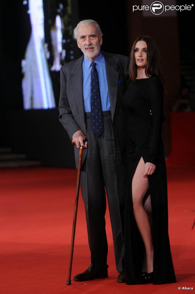Christopher Lee et la sublime Paz Vega, à l'occasion de la présentation de  Triage , lors de l'ouverture du 4e Festival International du Film de Rome, en Italie, le 15 octobre 2009 !