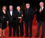 Le président du jury Milos Forman, entouré de ses membres Senta Berger, Pavel Lounguine, Gae Aulenti et Jean-Loup Dabadie, à l'occasion de la présentation de  Triage , lors de l'ouverture du 4e Festival International du Film de Rome, en Italie, 