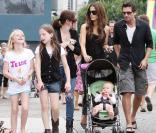 Kate Beckinsale, son mari Len Wiseman, et sa fille Lily Sheen, au carnaval de Los Angeles, en septembre 2009 !
