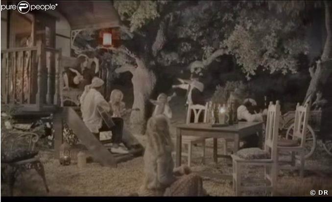 Vanessa Paradis,  Il y a  (image extraite du clip)