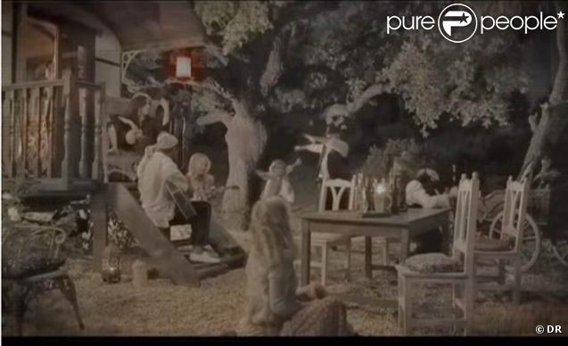 Vanessa Paradis,  Il y a  (image extraite du clip)