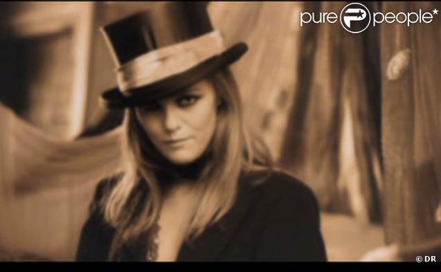 Vanessa Paradis,  Il y a  (image extraite du clip)