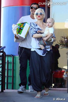 Gwen Stefani et Gavin Rossdale et leur petit Zuma font du shopping le 17 octobre 2009