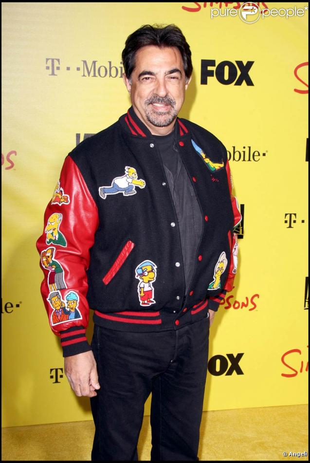 Joe Mantegna, à l'occasion des 20 ans de la série animée  Les Simpsons , à Santa Monica, le 18 octobre 2009 !