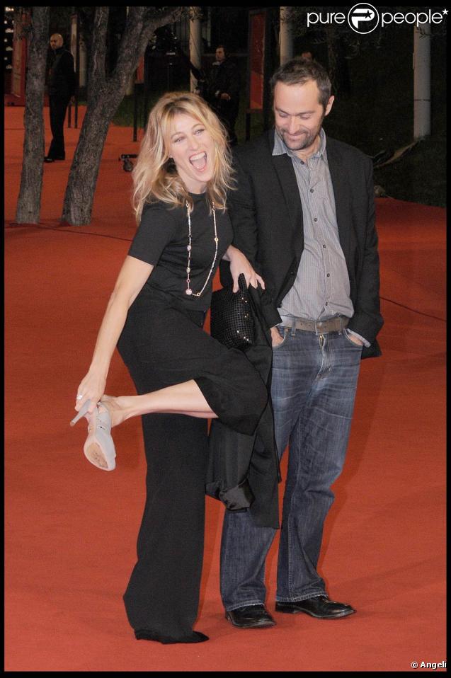 Valeria Bruni-Tedeschi radieuse, sous l'oeil de Cédric Kahn, à l'occasion de l'avant-première des  Regrets , dans le cadre du 4e Festival International du Film de Rome, le 19 octobre 2009 !