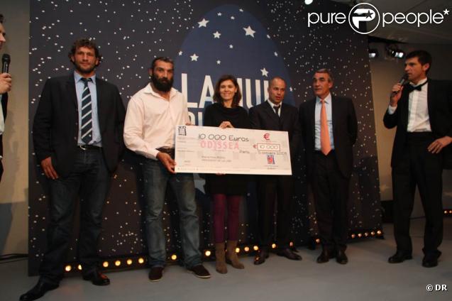 Sébastien Chabale et Lionel Nallet lors de la remise de chèque de la Ligue à Odyssea