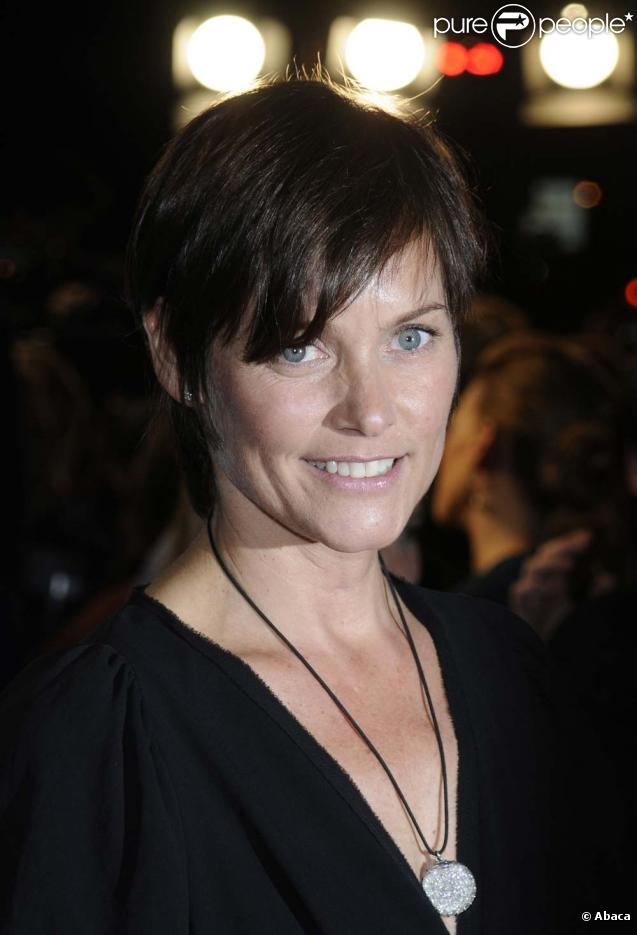 Carey Lowell à la première d'Amelia le 20/10/09 à New York !