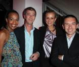 Vincent McDoom et Elodie Gossuin posent avec les directeurs lors de la soirée pour le lancement de la chaîne Tresor TV à Paris le 22 octobre 2009