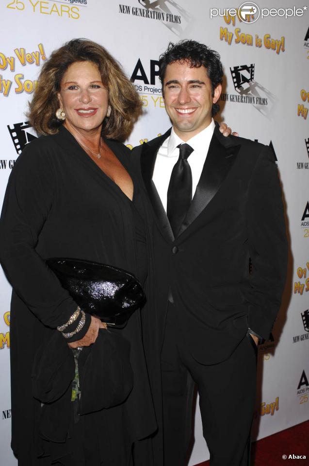 Lainie Kazan et John Loyd Young lors de l'avant-première de Oy Vey ! My Son is Gay ! le 22 octobre à Los Angeles
