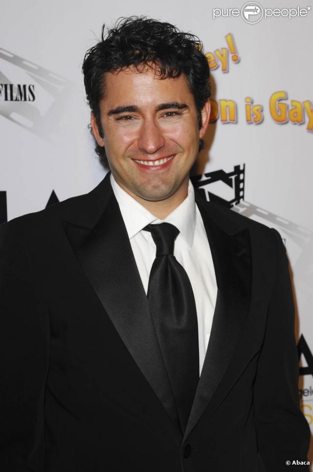 John Lloyd Young lors de l'avant-première de Oy Vey ! My Son is Gay ! le 22 octobre à Los Angeles