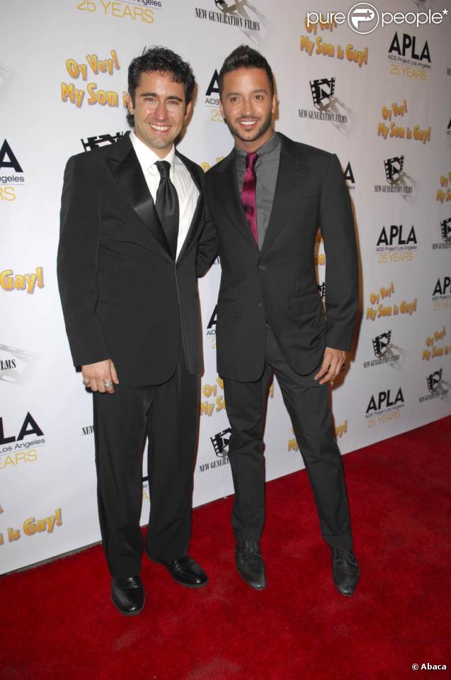 John Lloyd Young et Jai Rodriguez lors de l'avant-première de Oh Vey ! My Son is Gay ! le 22 octobre à Los Angeles
