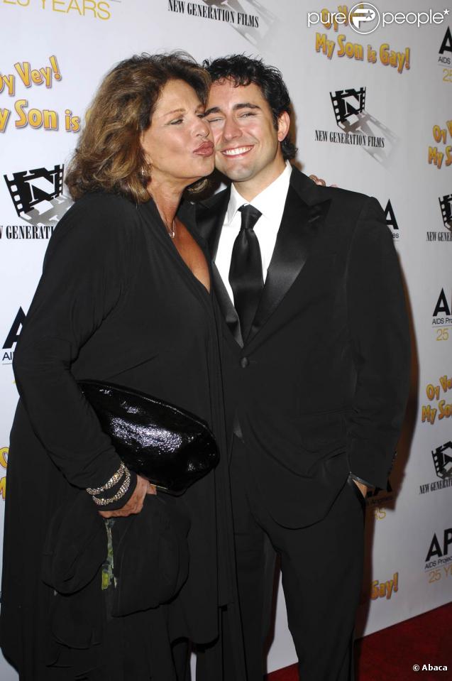 Lainie Kazan et John Loyd Young lors de l'avant-première de Oy Vey ! My Son is Gay ! le 22 octobre à Los Angeles