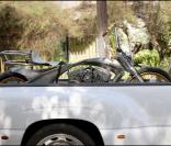 Heureusement Brad Pitt a des motos de rechange ! Voilà la dernière moto qu'il s'est fait livrer le 21 octobre à son domicile de Los Feliz à L.A.