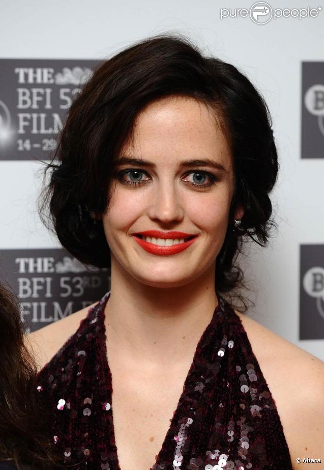 Eva Green, hypnotisante, à l'occasion de l'avant-première de  Cracks , qui s'est tenue au Vue West End, dans le cadre du 53e London Film Festival, à Londres, le 25 octobre 2009 !