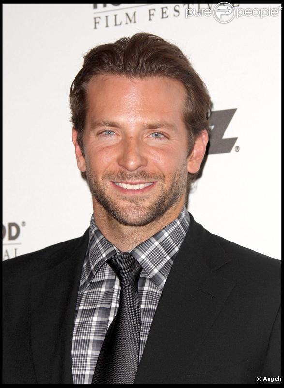 Bradley Cooper lors de la 13e soirée annuelle des Hollywood Awards à Los Angeles le 26 octobre 2009