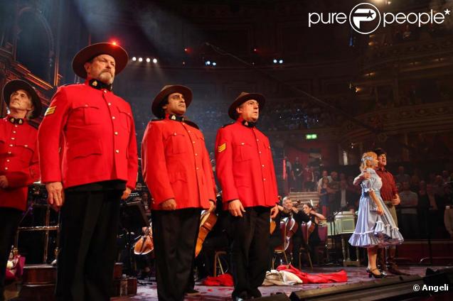 Les Monty Python au grand complet sur la scène du royal albert hallde Londres pour une représentation exceptionnelle de Not The Messiah, le 23 octobre 2010.