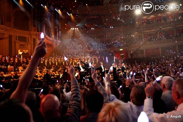 Les Monty Python au grand complet sur la scène du royal albert hallde Londres pour une représentation exceptionnelle de Not The Messiah, le 23 octobre 2010.