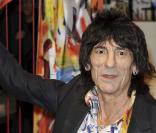 Ronnie Wood des Rolling Stones inaugure la collection que lui a consacré Liberty Of London, le 27 octobre 2009 à Londres.